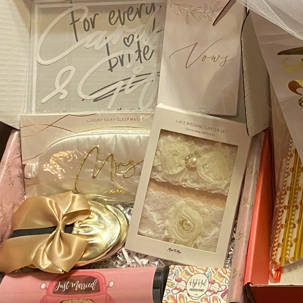 NWOT Wedding Day Essentials Miss to Mrs Box